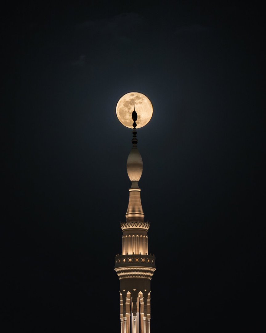 مأذنة المسجد النبوي مع البدر